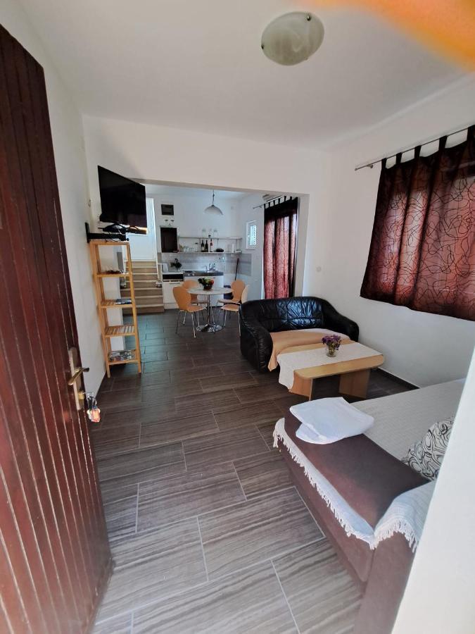 Apartmani Dusica ルンバルダ エクステリア 写真