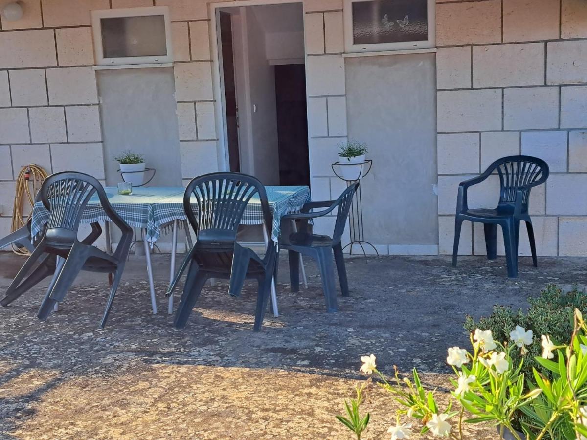 Apartmani Dusica ルンバルダ エクステリア 写真