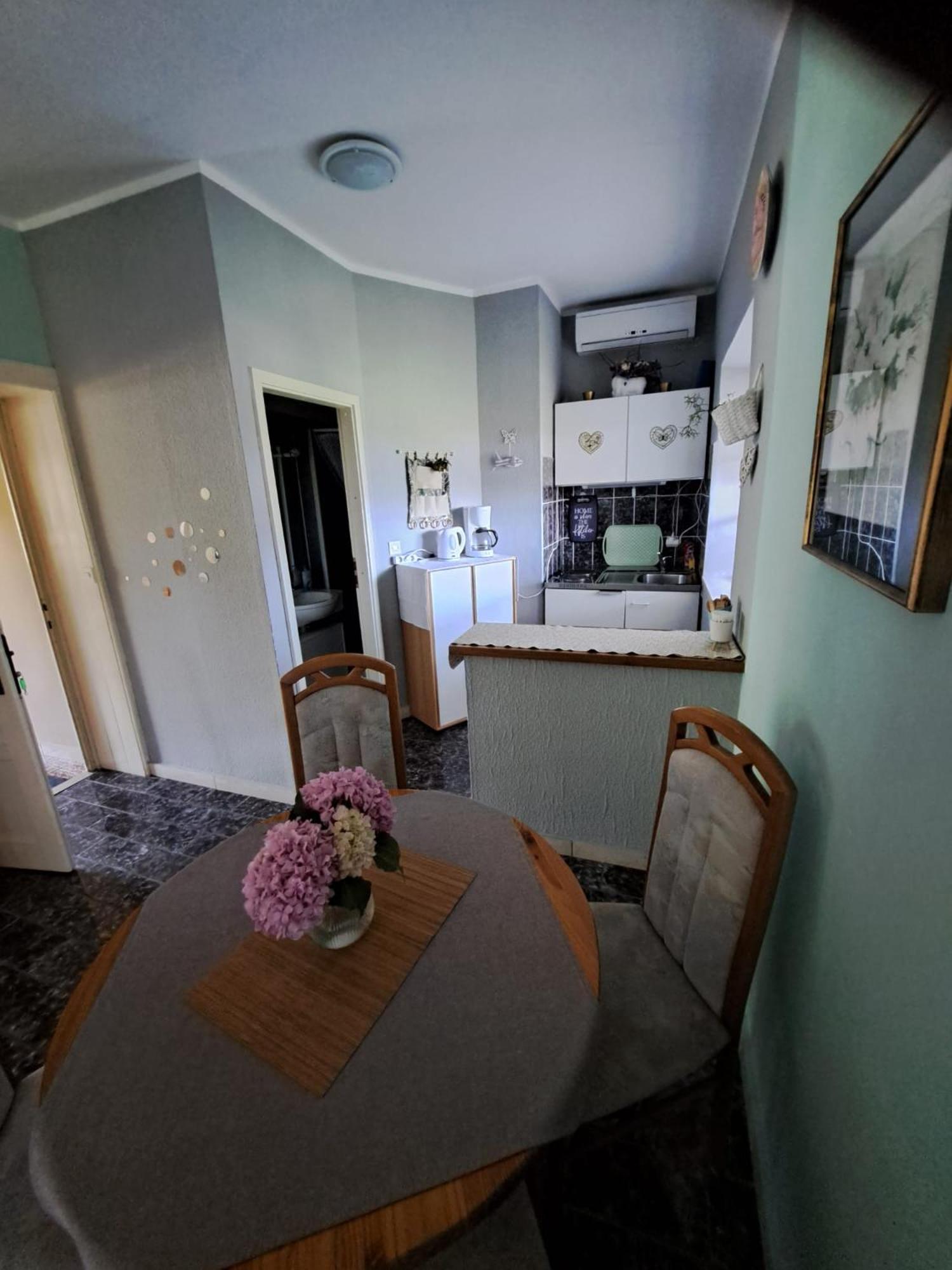 Apartmani Dusica ルンバルダ エクステリア 写真